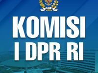 Komisi I DPR RI mendesak pemerintah, khususnya Kementerian Pendidikan, Kebudayaan, Riset, dan Teknologi (Kemendikbudristek), untuk segera mengembangkan dan menggunakan server mandiri nasional dalam program digitalisasi pendidikan. Langkah ini dinilai penting untuk menjaga kedaulatan data dan mencegah intervensi asing dalam pengelolaan data pelajar Indonesia.