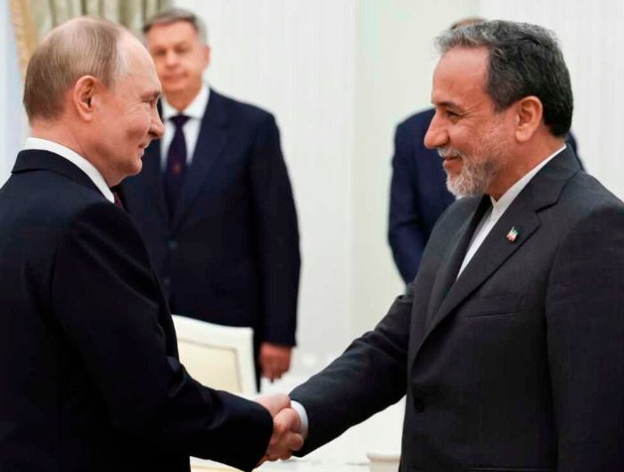 Presiden Rusia Vladimir Putin mengecam keras serangan udara Amerika Serikat terhadap fasilitas nuklir Iran dan menyatakan siap memberikan bantuan bagi rakyat Iran. Ia menilai agresi militer AS tidak memiliki dasar maupun legitimasi di mata hukum internasional.