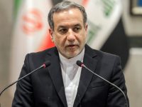 Menteri Luar Negeri Iran Abbas Araghchi menyatakan negaranya siap menghentikan serangan terhadap Israel, dengan syarat Tel Aviv juga menghentikan agresinya terhadap Iran. Pernyataan ini disampaikan dalam pertemuan dengan para duta besar asing di Teheran, Minggu (15/6).