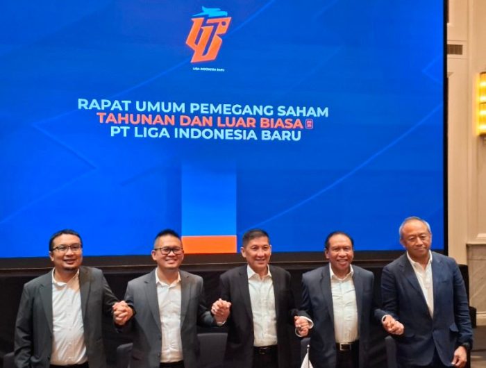 Dunia sepak bola nasional memasuki babak baru. PT Liga Indonesia Baru (LIB) resmi mengumumkan pergantian nama kompetisi Liga 1 dan Liga 2 menjadi BRI Super League dan Pegadaian Championship mulai musim 2025/2026. Langkah ini diumumkan dalam Rapat Umum Pemegang Saham Luar Biasa (RUPS-LB) yang digelar di Langham, Jakarta, Senin (7/7/2025).
