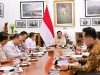 Presiden Prabowo Subianto memerintahkan tindakan tegas terhadap para pelaku pengoplosan beras premium dan medium yang terbukti melanggar standar mutu nasional. Arahan itu disampaikan secara langsung dalam rapat terbatas yang digelar di Istana Merdeka, Jakarta, Rabu malam (30/7/2025), dan dikonfirmasi oleh Menteri Pertanian Andi Amran Sulaiman.