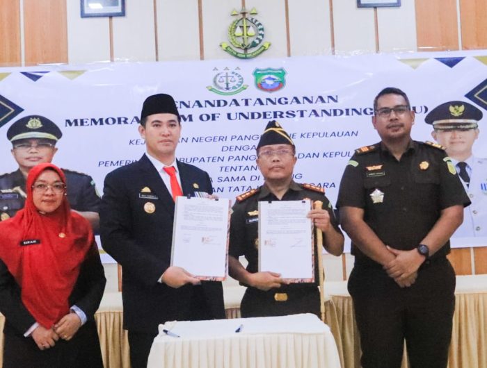 Pemkab Pangkep dan Kejari Pangkep kembali memperpanjang Nota Kesepahaman atau Memorandum of Understanding (MoU) tentang Kerjasama dibidang Perdata dan Tata Usaha Negara.