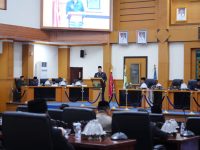 Bupati MYL Serahkan Dua Ranperda Saat Sidang Paripurna DPRD