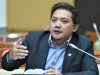 Anggota Komisi III DPR RI, Taufik Basari, mengingatkan bahwa Presiden terpilih Prabowo Subianto berpotensi melanggar konstitusi jika mengikuti Putusan Mahkamah Konstitusi (MK) Nomor 135/PUU-XXII/2025 terkait pemisahan pelaksanaan pemilu nasional dan daerah.