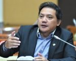 Anggota Komisi III DPR RI, Taufik Basari, mengingatkan bahwa Presiden terpilih Prabowo Subianto berpotensi melanggar konstitusi jika mengikuti Putusan Mahkamah Konstitusi (MK) Nomor 135/PUU-XXII/2025 terkait pemisahan pelaksanaan pemilu nasional dan daerah.