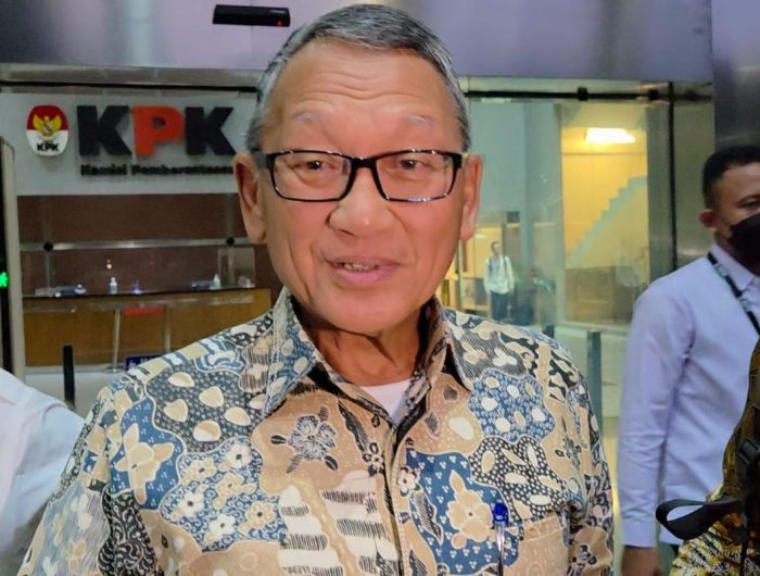 Mantan Menteri Energi dan Sumber Daya Mineral (ESDM) Arifin Tasrif mengonfirmasi bahwa dirinya telah memberikan keterangan kepada Komisi Pemberantasan Korupsi (KPK) terkait penyelidikan dugaan penyimpangan dalam pemberian izin pengelolaan tambang.