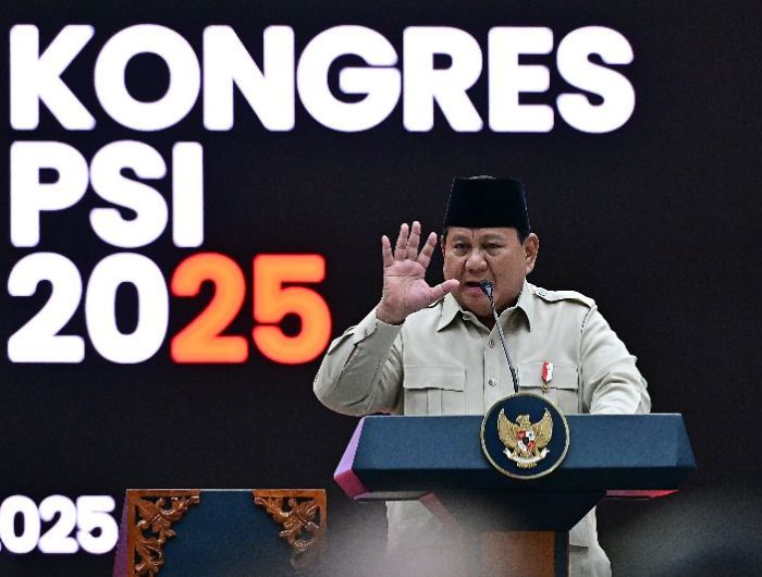 Presiden Republik Indonesia, Prabowo Subianto, menyuarakan kritik tajam terhadap praktik ekonomi yang menurutnya dilakukan oleh segelintir elit yang rakus dan tidak pernah jera. Dalam pidatonya di Penutupan Kongres Partai Solidaritas Indonesia (PSI) 2025 yang digelar di Solo, Jawa Tengah, Minggu (20/7/2025) malam, Prabowo memperkenalkan istilah baru yang mencerminkan fenomena tersebut: “serakahnomics.”