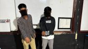 Dua pemuda berstatus mahasiswa ditangkap Tim Opsnal Satuan Reserse Narkoba (Satresnarkoba) Polres Dompu saat melintas di pinggir jalan raya Lingkungan Rato, Kelurahan Karijawa, Kecamatan Dompu, Rabu malam (2/7/2025), sekitar pukul 19.20 WITA. Keduanya diduga terlibat dalam peredaran narkotika jenis sabu-sabu dan pil ekstasi.