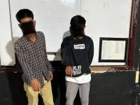 Dua pemuda berstatus mahasiswa ditangkap Tim Opsnal Satuan Reserse Narkoba (Satresnarkoba) Polres Dompu saat melintas di pinggir jalan raya Lingkungan Rato, Kelurahan Karijawa, Kecamatan Dompu, Rabu malam (2/7/2025), sekitar pukul 19.20 WITA. Keduanya diduga terlibat dalam peredaran narkotika jenis sabu-sabu dan pil ekstasi.