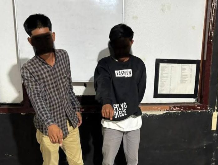Dua pemuda berstatus mahasiswa ditangkap Tim Opsnal Satuan Reserse Narkoba (Satresnarkoba) Polres Dompu saat melintas di pinggir jalan raya Lingkungan Rato, Kelurahan Karijawa, Kecamatan Dompu, Rabu malam (2/7/2025), sekitar pukul 19.20 WITA. Keduanya diduga terlibat dalam peredaran narkotika jenis sabu-sabu dan pil ekstasi.