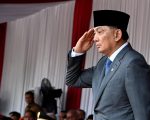 Menteri Pertahanan (Menhan) Sjafrie Sjamsoeddin secara resmi melepas 500 personel gabungan TNI-Polri yang akan mewakili Indonesia dalam parade militer Bastille Day di Prancis.