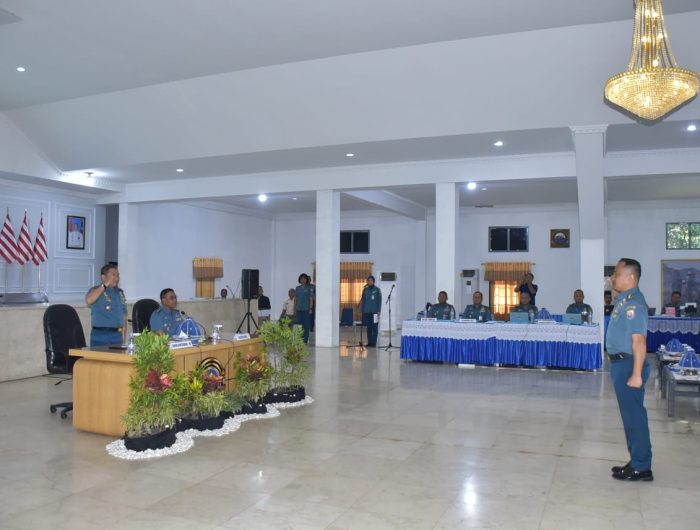 Komandan Lantamal VI (Danlantamal VI) Makassar Brigjen TNI (Mar) Dr. Wahyudi, S.E., M.Tr.Hanla., M.M., M.Han. menghadiri acara pembukaan Rekonsiliasi Internal Keuangan UO TNI AL wilayah Timur dalam rangka Penyelesaian To Do List , Neraca Percobaan Akrual dan Transaksi Periode Semester I Tahun Anggaran 2025 bertempat di Gedung Sultan Hasanuddin Lantamal VI, Kamis (03/07/2025).