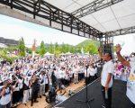 Semarak peringatan Hari Jadi Kabupaten Luwu ke-66 tahun 2025 semakin semarak dengan kegiatan Jalan Sehat Anti Mager yang dipadati puluhan ribu warga di kawasan Lapangan Andi Djemma dan Pelataran Masjid Agung Belopa, Kamis (3/7/2025) pagi.