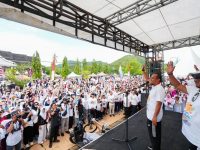 Semarak peringatan Hari Jadi Kabupaten Luwu ke-66 tahun 2025 semakin semarak dengan kegiatan Jalan Sehat Anti Mager yang dipadati puluhan ribu warga di kawasan Lapangan Andi Djemma dan Pelataran Masjid Agung Belopa, Kamis (3/7/2025) pagi.