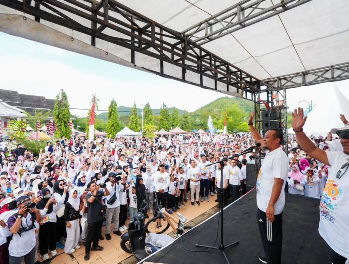 Semarak peringatan Hari Jadi Kabupaten Luwu ke-66 tahun 2025 semakin semarak dengan kegiatan Jalan Sehat Anti Mager yang dipadati puluhan ribu warga di kawasan Lapangan Andi Djemma dan Pelataran Masjid Agung Belopa, Kamis (3/7/2025) pagi.