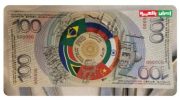 Gambar uang kertas pecahan 200 dengan logo dan simbol negara-negara anggota BRICS beredar luas di media sosial, bertepatan dengan gelaran Konferensi Tingkat Tinggi (KTT) BRICS 2025 di Brasil. Desain uang tersebut memuat bendera dan burung nasional dari lima negara pendiri Brasil, Rusia, India, China, dan Afrika Selatan serta anggota baru seperti Iran dan Uni Emirat Arab (UEA).