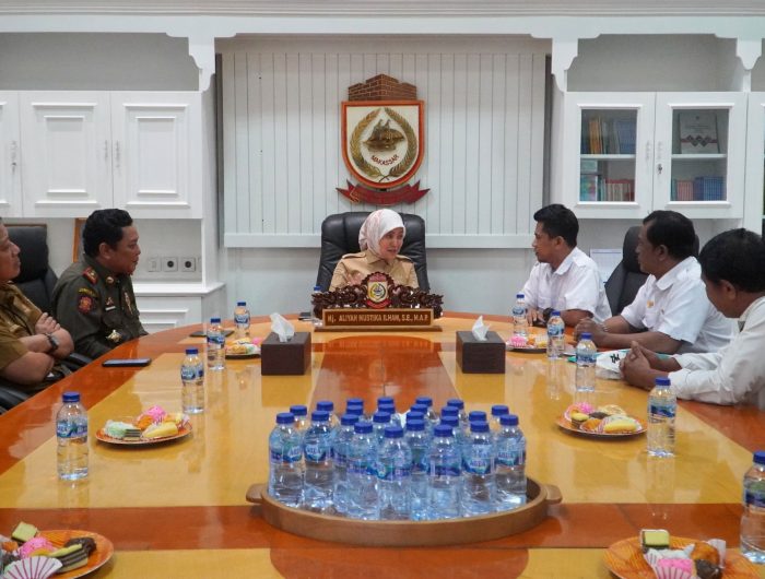 Wakil Wali Kota Makassar, Aliyah Mustika Ilham, menerima secara langsung audiensi dari jajaran Pengurus Pasukan 08 Kota Makassar di Ruang Wakil Wali Kota, Balai Kota Makassar, Senin (7/7/2025).