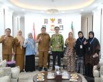 Wali Kota Makassar, Munafri Arifuddin, menegaskan pentingnya kolaborasi lintas sektor dalam menangani persoalan sosial yang kerap menimpa perempuan dan anak, mulai dari kekerasan dalam rumah tangga hingga stunting.