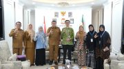 Wali Kota Makassar, Munafri Arifuddin, menegaskan pentingnya kolaborasi lintas sektor dalam menangani persoalan sosial yang kerap menimpa perempuan dan anak, mulai dari kekerasan dalam rumah tangga hingga stunting.