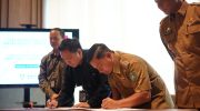 Wali Kota Parepare, Tasming Hamid, menandatangani nota kesepahaman (MoU) dengan Pimpinan Bank Tabungan Negara (BTN) terkait pemanfaatan layanan jasa dan produk perbankan, serta perjanjian kerja sama pengelolaan dan penempatan dana. Penandatanganan berlangsung di Makassar, Senin (14/07/2025).