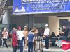 Kepala Dinas Provinsi Sulsel Iqbal Nadjamuddin didampingi Kepala UPT SMAN 1 Makassar Sulihin Mustafa secara simbolis membuka MPLS 2025 SMA/SMK/SLB se-Sulsel secara serentak berpusat di SMAN 1 Makassar, Senin 14 Juli 2025. (Foto: Dok istimewa).