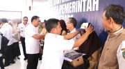 Komitmen Pemerintah Kota Parepare di bawah kepemimpinan Wali Kota Tasming Hamid dalam mendorong pemerataan akses pendidikan kembali ditunjukkan melalui penyerahan seragam sekolah gratis bagi ribuan siswa dari Sekolah Dasar (SD) dan Sekolah Menengah Pertama (SMP) Negeri se-Kota Parepare.
