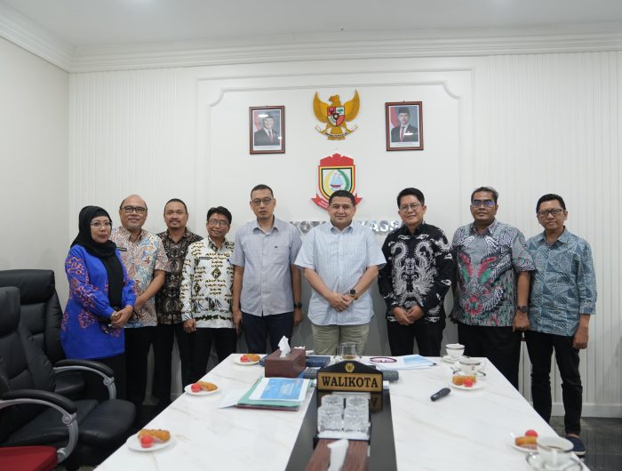 Wali Kota Makassar, Munafri Arifuddin, menerima jajaran manajemen PT Gowa Makassar Tourism Development (GMTD) dalam pertemuan strategis yang berlangsung di Ruang Kerja Wali Kota Makassar, Jumat (18/7/2025).