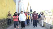 Pemerintah Kota Makassar terus menunjukkan komitmennya dalam menjaga kebersihan lingkungan dan menanggulangi potensi banjir melalui aksi konkret. Salah satu langkah nyata tersebut terlihat dalam peluncuran program penataan Kanal Jongaya yang dipimpin langsung oleh Wali Kota Makassar, Munafri Arifuddin, Jumat (18/7/2025).