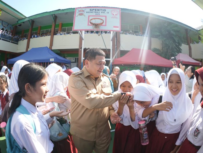 Wali Kota Makassar, Munafri Arifuddin, menegaskan komitmennya menghadirkan pendidikan yang inklusif dan bebas biaya tambahan bagi masyarakat.