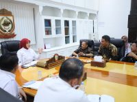 Wakil Wali Kota Makassar, Aliyah Mustika Ilham, menerima audiensi dari Badan Pengurus Daerah Badan Musyawarah Antar Gereja (BAMAG) Lembaga Keagamaan Kristen Indonesia (LKKI), di ruang kerja Wakil Wali Kota, Balai Kota Makassar, Rabu (23/7/2025).