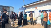 Ketua Tim Penggerak dan Pemberdayaan Kesejahteraan Keluarga (TP-PKK) Kota Makassar, Melinda Aksa melakukan kunjungan ke tempat pengelolaan sampah YLM (Yayasan Lestari Mulia) di Tempat Pembuangan Akhir (TPA) Tamangapa kota Makassar didampingi oleh Kepala Dinas Lingkungan Hidup Kota Makassar.