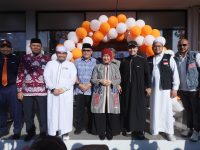 Wakil Wali Kota Makassar, Aliyah Mustika Ilham, menghadiri acara Grand Opening Almaz Fried Chicken Tanjung Makassar yang berlokasi di Ruko Rolling Hills, Jalan Metro Tanjung Bunga No. 9–10, Kelurahan Maccini Sombala, Kecamatan Tamalate, Kota Makassar, Jumat (25/7/2025).