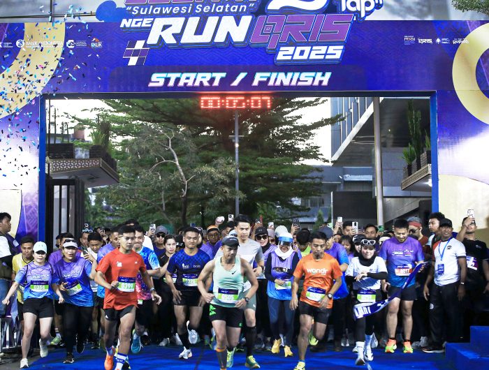 Badan Musyawarah Perbankan Daerah (BMPD) Sulawesi Selatan bersama Bank Indonesia (BI) Makassar menggelar kegiatan QRIS Tap Run dan Porsebank+ yang dirangkaikan dengan penyerahan simbolis 1.000 bibit pohon kepada Dinas Lingkungan Hidup (DLH) Kota Makassar, Minggu (27/7/2025), di kantor BI Makassar, Jl. Jenderal Sudirman.