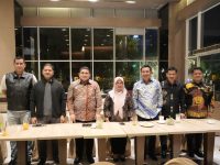 Wali Kota Makassar, Munafri Arifuddin, memfasilitasi pertemuan tertutup bersama kepala daerah Luwu Raya dan aparat keamanan pada Minggu (27/7/2025) malam di Novotel Makassar.