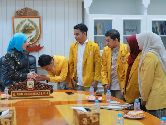 Wakil Wali Kota Makassar, Aliyah Mustika Ilham, menerima audiensi Pimpinan Daerah Ikatan Pelajar Muhammadiyah (PD IPM) Kota Makassar di Ruang Kerja Wakil Wali Kota, Kantor Balai Kota Makassar, Senin (28/7/2025).