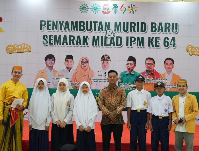 Ikatan Pelajar Muhammadiyah (IPM) Makassar menyelenggarakan acara Semarak Milad yang penuh kehangatan dan kepedulian sosial pada Senin, 28 Juli 2025. Bertempat di Gedung AAS BUILDING Makassar, perayaan milad ini turut dimeriahkan oleh kehadiran Direktur AAS Community, Padassejati, S.TP., M.Si.