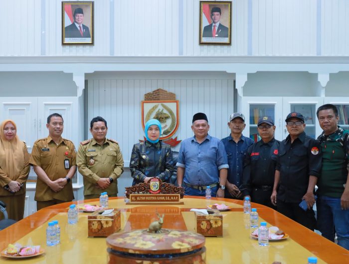 Wakil Wali Kota Makassar, Aliyah Mustika Ilham, menerima audiensi dari jajaran pengurus Dewan Pimpinan Daerah (DPD) Sulawesi Selatan Garda 145 di Ruang Wakil Wali Kota, Kantor Wali Kota Makassar, Senin (28/7/2025).