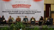 Ketua DKPP Periode 2017-2022 dan juga Ketua Bawaslu RI 2012-2017 Prof. Muhammad, yang juga merupakan Dosen FISIP Universitas Hasanuddin, memberikan pujian kepada salah satu Penanggap dalam Kegiatan Workshop Publik Nasional menuju Pemilu yang adil dan Representatif, yang digelar di Ballroom Hotel Unhas, Selasa 29 Juli 2025.