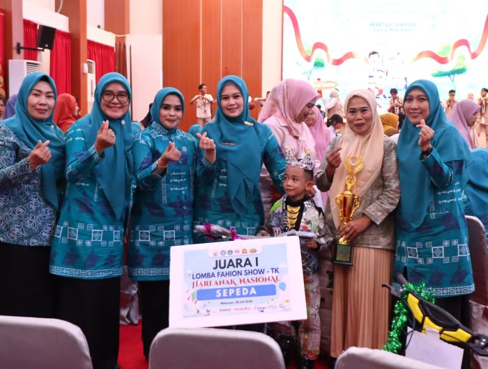 Ketua Tim Penggerak PKK Kota Parepare, dr. Andi Arfiah Tasming, menghadiri acara penutupan kegiatan Hari Anak Nasional (HAN) tingkat Provinsi Sulawesi Selatan yang digelar di Kompleks Rumah Jabatan Gubernur Sulsel, Makassar, Selasa, 29 Juli 2025.