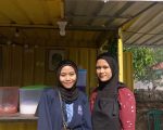 Usaha Mikro, Kecil, dan Menengah (UMKM) di Kabupaten Sumbawa tengah mengalami proses transformasi penting dari pola usaha bertahan hidup (survival economy) menuju manajemen bisnis berkelanjutan. Hal ini tergambarkan dari hasil penelitian lapangan terhadap tiga pelaku UMKM sektor kuliner di wilayah Hoyohilir, yaitu EsThe Desa milik Mas Sami, Pop Ice Boba milik Mba Yuyun, dan Abah Haus milik Mba Ririn.