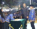 Wali Kota Parepare, Tasming Hamid, secara resmi menyerahkan Surat Keputusan (SK) Pengangkatan Pegawai Pemerintah dengan Perjanjian Kerja (P3K) Formasi Tahun 2024. Penyerahan SK berlangsung di Anjungan Cempae, Rabu malam (30/7/2025).