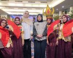 Wakil Wali Kota Makassar, Aliyah Mustika Ilham, menghadiri secara langsung acara Wisuda Ahli Madya ke-XXIX Akademi Sekretari Manajemen Indonesia (ASMI) Publik Makassar yang digelar di Hotel Horison Ultima, Jl. Jenderal Sudirman No. 24, Makassar, Kamis (31/7/2025).