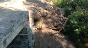 Pemuda Desa Mangge Asi mendesak Pemerintah Desa untuk segera menyelesaikan proyek jembatan jalan tani yang mengalami kerusakan. Proyek senilai Rp175 juta tersebut dinilai mangkrak dan hingga kini belum rampung, meskipun telah dikerjakan sejak lama.