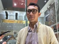 Komisi Pemberantasan Korupsi (KPK) menyatakan tengah menelaah sejumlah dokumen klarifikasi yang disampaikan oleh Menteri Koperasi dan Usaha Mikro, Kecil, dan Menengah (UMKM), Maman Abdurrahman. Klarifikasi tersebut berkaitan dengan polemik surat berkop kementerian yang mencantumkan nama istrinya, Agustina Hastarini, dalam permintaan pendampingan fasilitas dari Kedutaan Besar Republik Indonesia (KBRI) selama kunjungan ke Eropa.