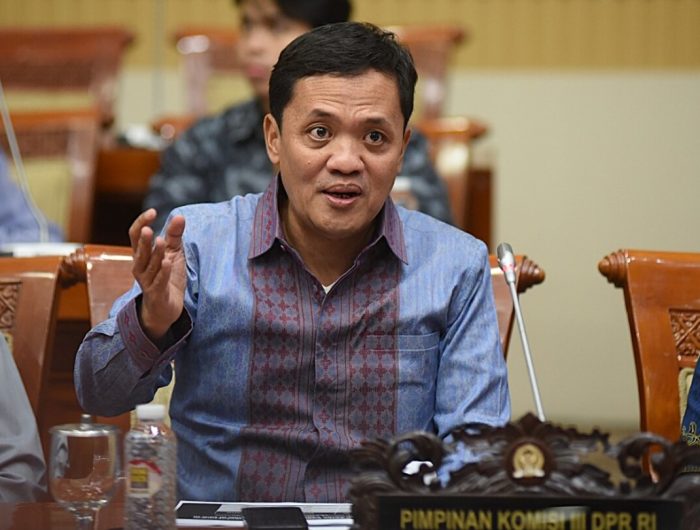 Komisi III DPR RI secara resmi menggelar rapat Panitia Kerja (Panja) untuk membahas Rancangan Undang-Undang Kitab Hukum Acara Pidana (RUU KUHAP). Ketua Komisi III, Habiburrokhman, menyatakan bahwa Daftar Inventarisasi Masalah (DIM) yang dibahas telah disinkronisasi dan identik antara versi cetak dan versi digital.