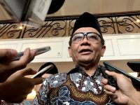 Mantan Menteri Koordinator Politik, Hukum, dan Keamanan Mahfud MD menyoroti putusan pengadilan terhadap mantan Menteri Perdagangan Thomas Trikasih Lembong dalam perkara korupsi impor gula. Dalam perbincangannya bersama Novel Baswedan.