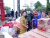 Penyerahan bantuan secara simbolis dilakukan oleh Bupati Pangkep Muhammad Yusran Lalogau di pinggir Sungai Pangkajene, Selasa 22 Juli 2025.