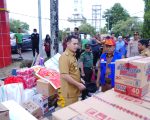 Penyerahan bantuan secara simbolis dilakukan oleh Bupati Pangkep Muhammad Yusran Lalogau di pinggir Sungai Pangkajene, Selasa 22 Juli 2025.