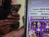 Anggota Komisi I DPR RI, Rizki Aulia Rahman Natakusumah, menegaskan bahwa praktik perjudian online tidak bisa lagi dianggap sebagai sekadar pelanggaran hukum, melainkan telah menjadi ancaman serius bagi moral bangsa serta keamanan nasional.