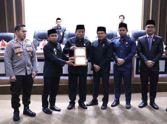 Wali Kota Parepare, Tasming Hamid hadiri rapat paripurna Ranperda tentang Pertanggungjawaban Pelaksanaan APBD Tahun Anggaran 2024.